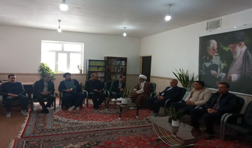 دیدار رئیس منابع طبیعی شهرستان اراک با امام جمعه شهر ساروق 