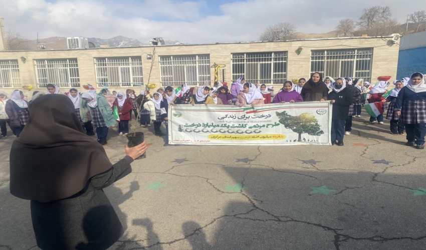 برگزاری پویش درختکاری در یکی از مدارس خمین