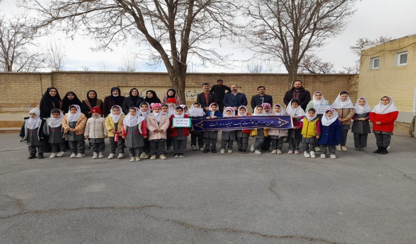 برگزاری پویش نهال کاری فجر سبز در یکی از مدارس فراهان