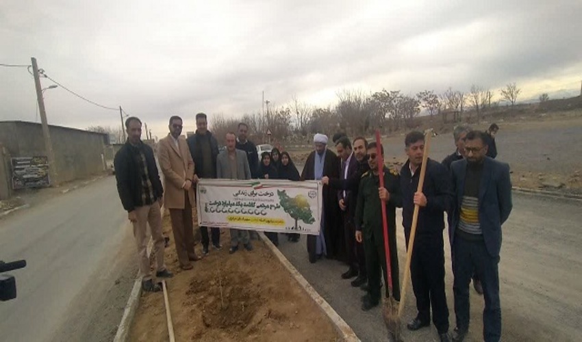 برگزاری پویش نهالکاری در روستای خسرو بیگ کمیجان 
