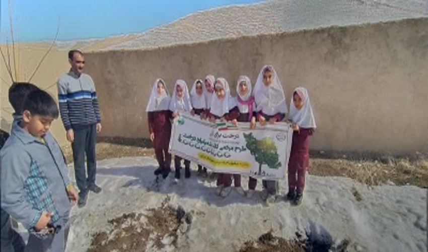    برگزاری دوره آموزشی کاشت نهال در یکی از مدارس کمیجان