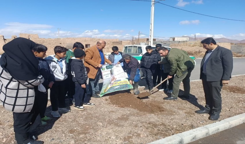 برگزاری پویش کاشت نهال در روستای رباط مراد خمین