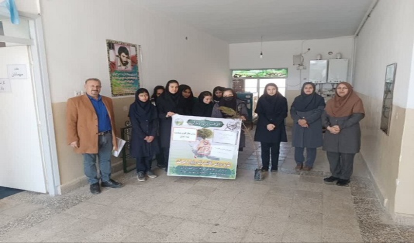 برگزاری کلاس آموزشی کاشت درخت در مدرسه کوثر رباط‌ مراد خمین
