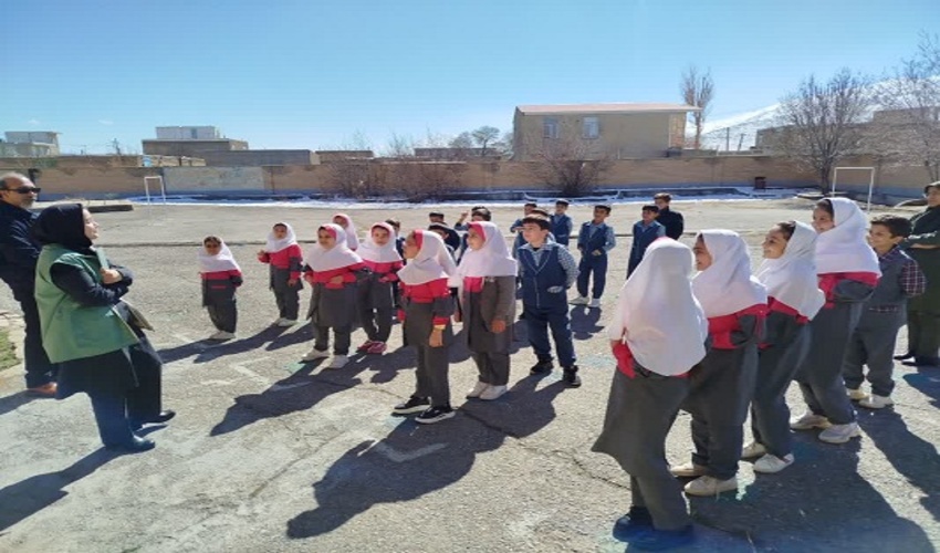 برگزاری پویش نهالکاری سبز در مدرسه تربیت روستای حک علیا شازند