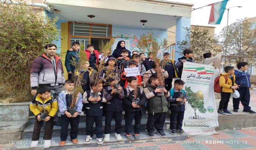  برگزاری پویش درختکاری سفیران سبز در زرندیه 