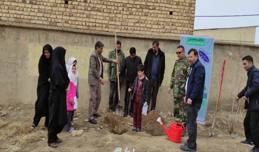 برگزاری پویش درختکاری در مدرسه روستای خورچه آشتیان  