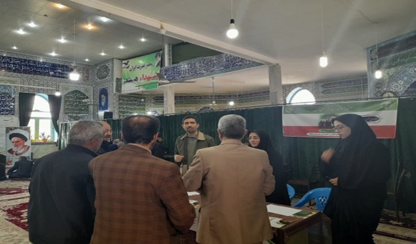برگزاری میز خدمت منابع طبیعی و آبخیزداری در مصلی مسجد جامع فرمهین
