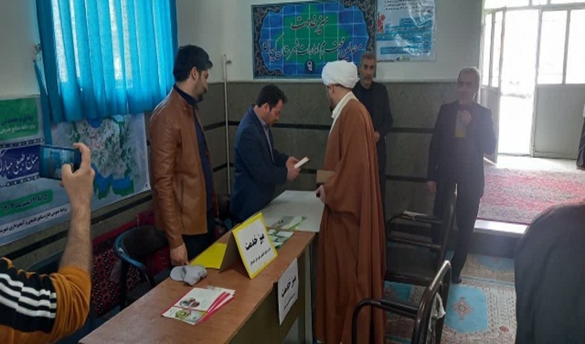 برگزاری میز خدمت منابع طبیعی و آبخیزداری در مصلی کمیجان