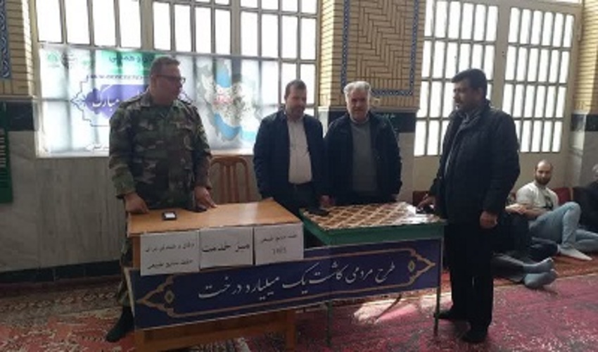 برگزاری میز خدمت در مصلی آیت الله دانش آشتیان