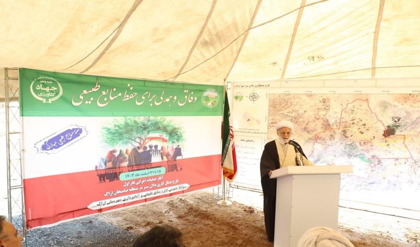 کاشت درخت توسط نماینده ولی فقیه در استان