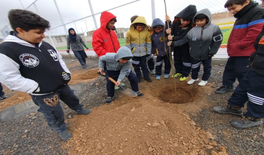 برگزاری پویش نهالکاری در روستای واشه شازند