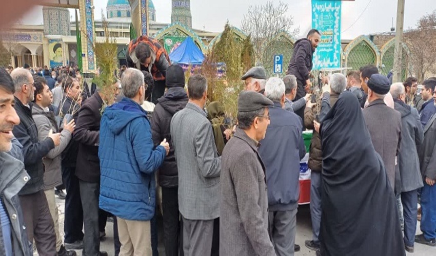 توزیع 3هزار و پانصد اصله نهال رایگان در سومین روز از هفته منابع طبیعی در مصلی های استان مرکزی